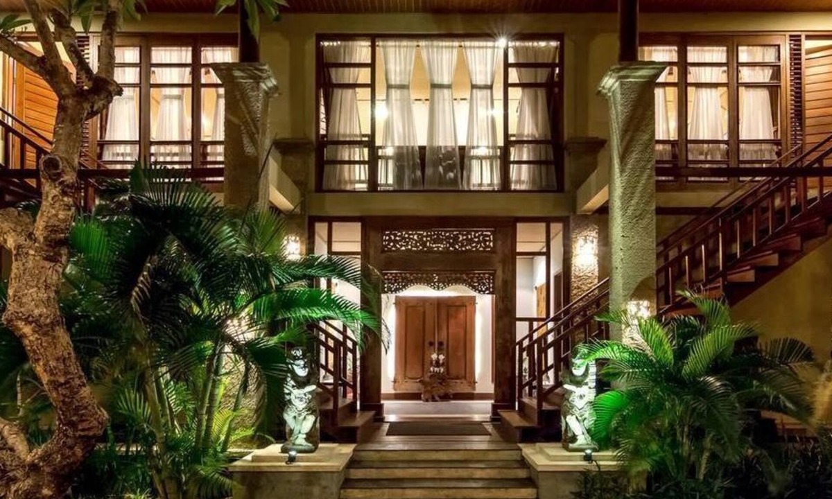 Central Seminyak Villa | 3BR Desamuda Private Pool Villa AT