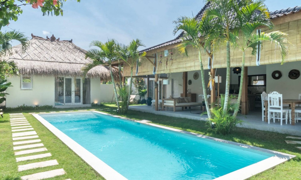 Petitenget Villa | Beautiful 4 BR villa in Seminyak square