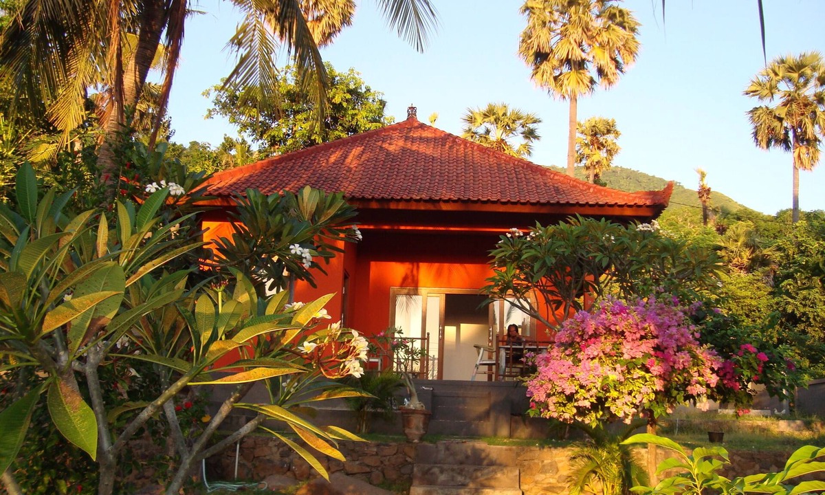 Bunutan House | BLU GUESTHOUSE - VILLA AMED