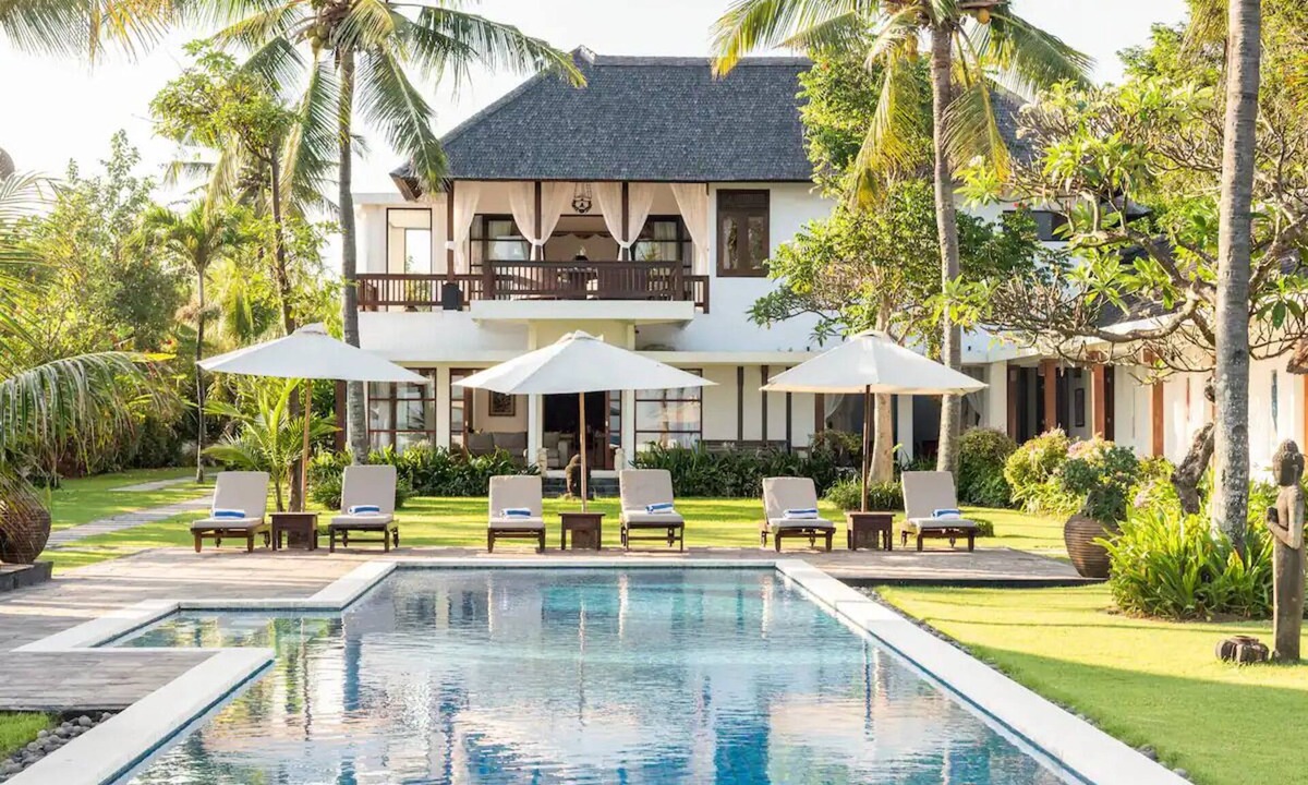 Banjarangkan Villa | Bougain Villa - 5 Bedroom, Oceanfront villa inc. Chef
