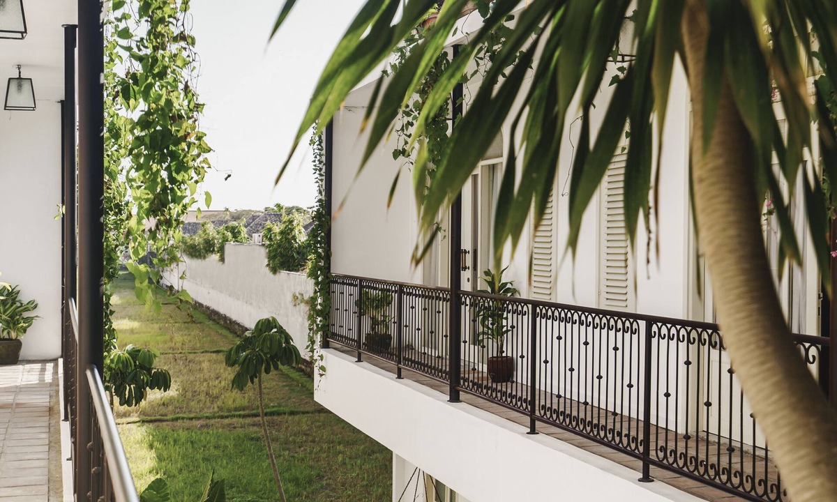 Batubelig Hotel | Brown Feather Hotel