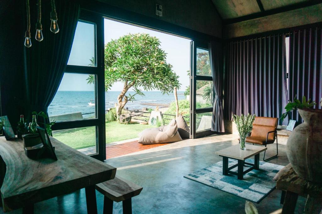 Banyuasri Villa | EJ House