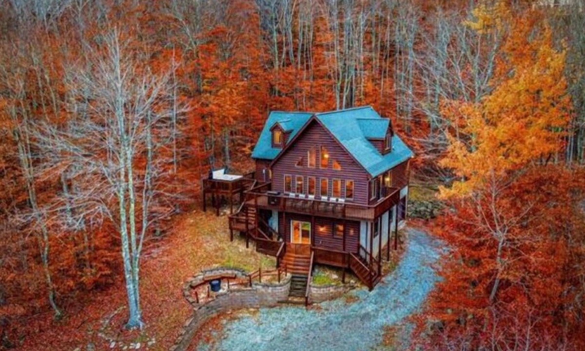 Beech Mountain Cabin | Long Range Views Hot Tub Private FirePit Kid Bunks