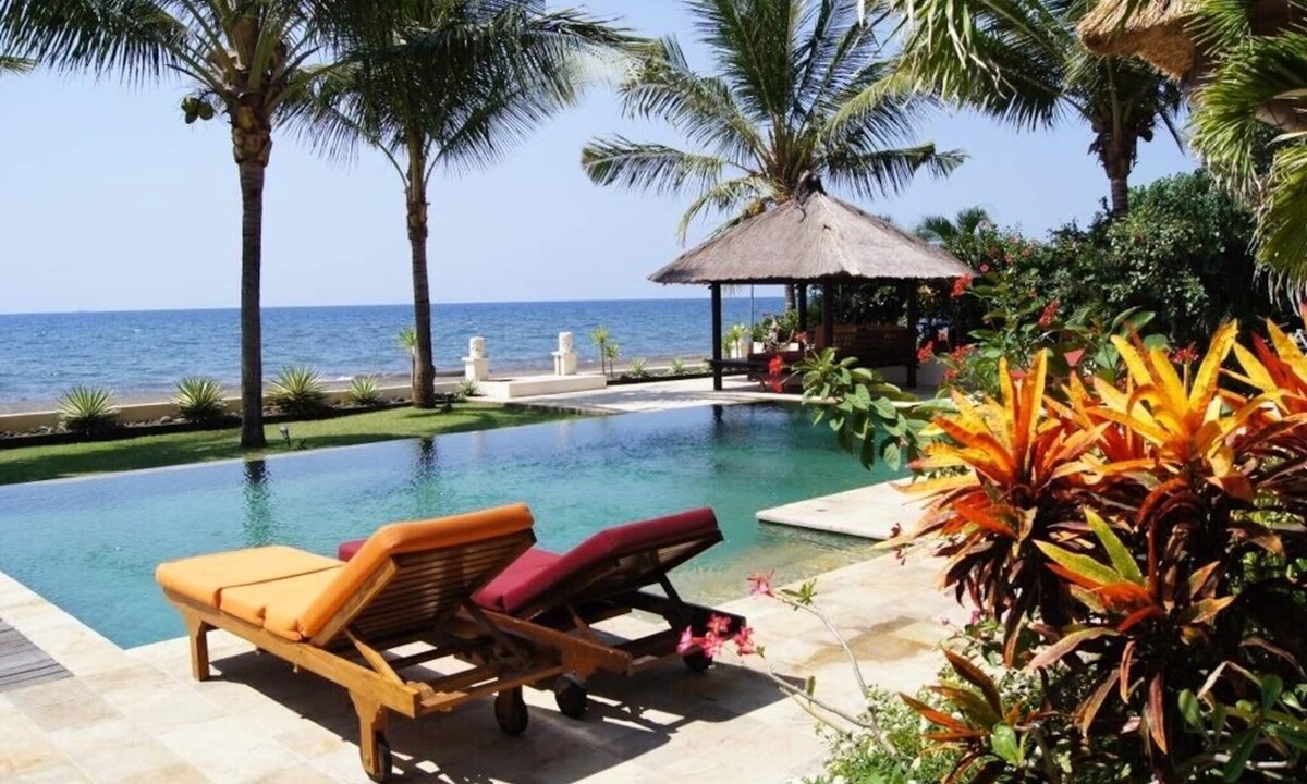Dencarik Villa | Luxury Beach Front Villa with Infinity Pool, Staff and Breathtaking Views!