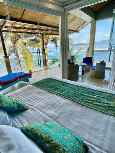 Candi Dasa Apartment | Ocean Suite By A&J - Exceptional Beachfront Apartment - Candidasa