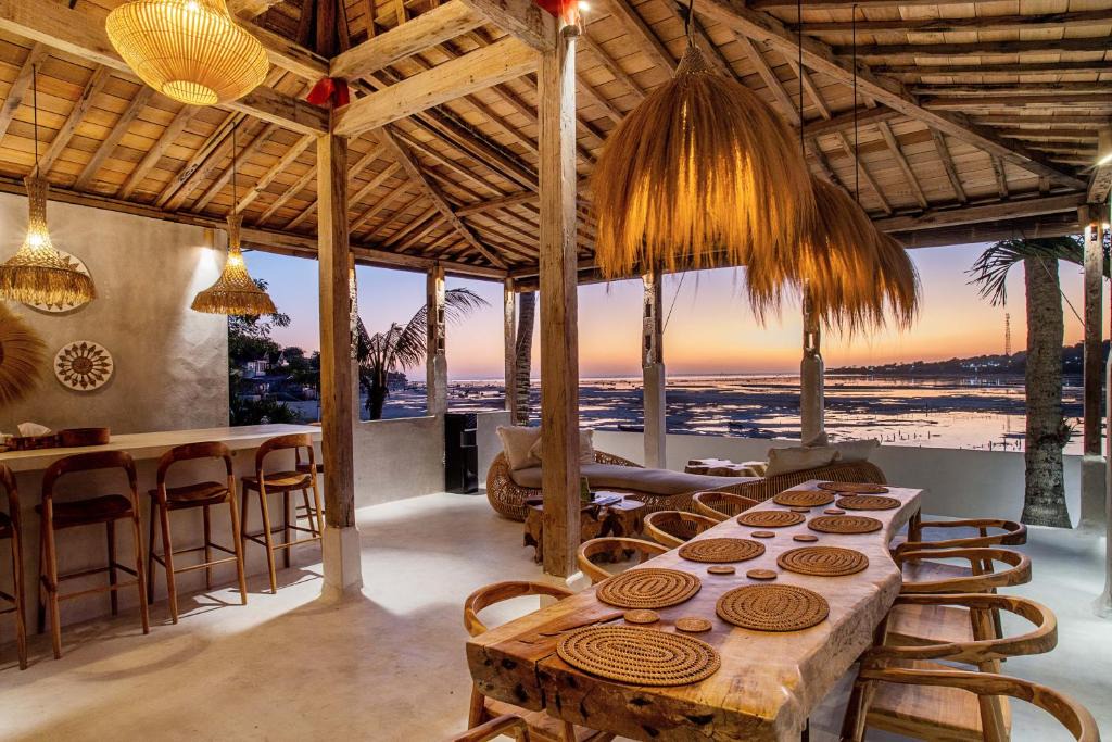 Ceningan Island Villa | Sunset House Ceningan, 10 person beachview private villa