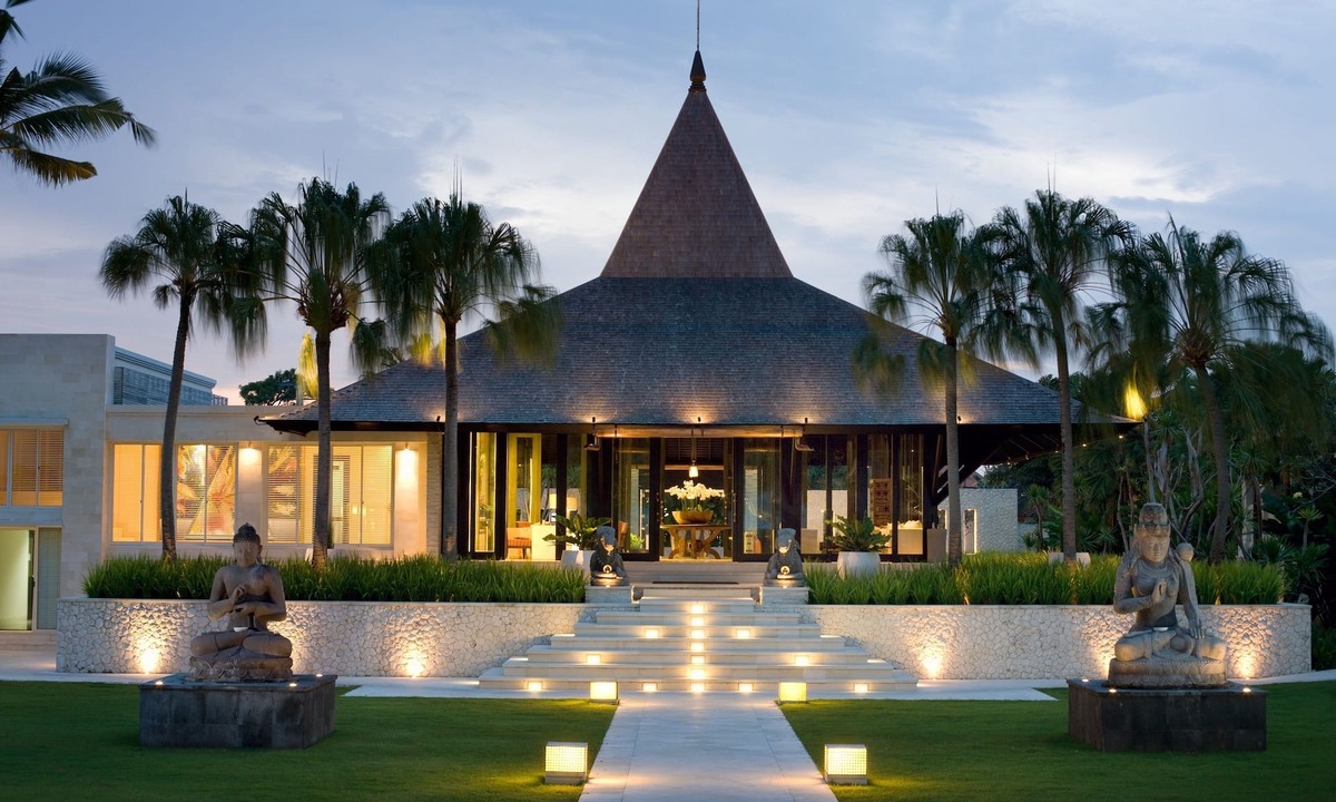 Kuta Selatan Hotel | The Royal Santrian