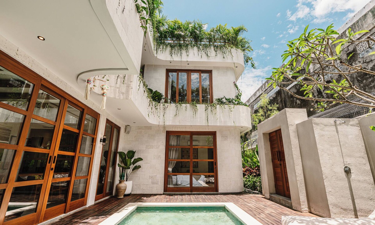 Seminyak Villa | The Urban Retreat 5BR Villa Dua– New Private Villa with Pool, Gym, Butler & Cook