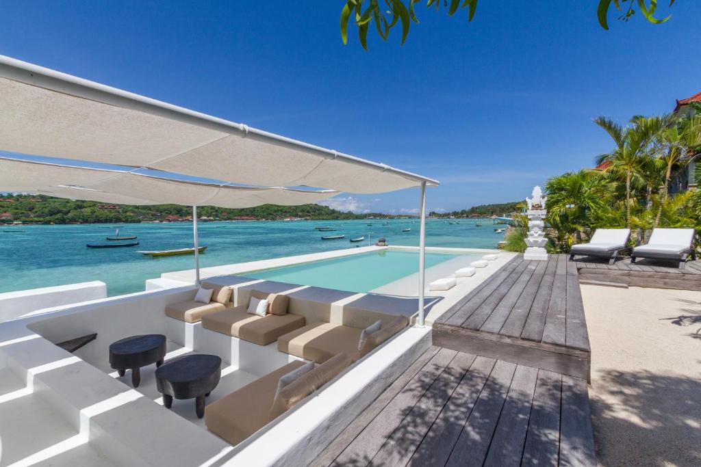 Ceningan Island Villa | Villa Lagoon - Elegant & Absolute BeachFront in Nusa Ceningan