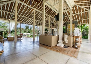 Enjoy a Holiday of a Lifetime Renting Your Own 5 Star Private Villa at the Best Rate in Kerobokan