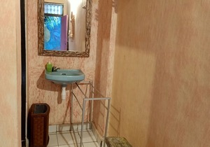 Lovina Central Hostel