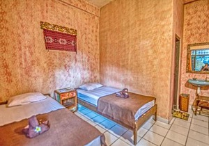 Lovina Central Hostel