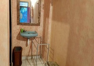 Lovina Central Hostel