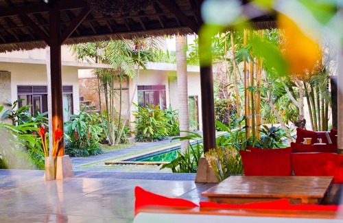 Pejeng Kawan House | 2 Bedroom Designer Suite in the Jungle