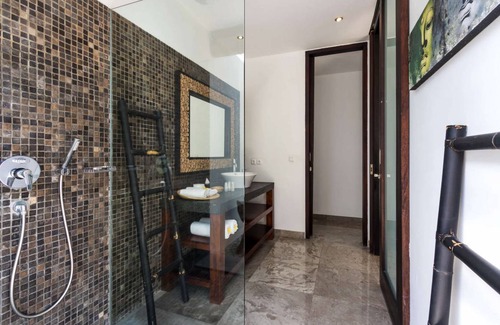 Petitenget Villa | 320 m² Villa ∙ 4 bedrooms ∙ 8 guests