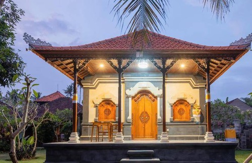 Kemenuh House | 400 m² House ∙ 2 guests