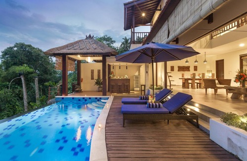 Melayang Villa | 4BR Villa W/Infinity Pool Near Ubud - W/Poolbar Table + Swimming Pool!