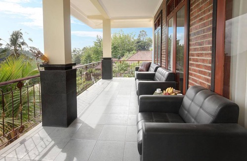Mekarsari House | 500 m² House ∙ 2 bedrooms ∙ 4 guests