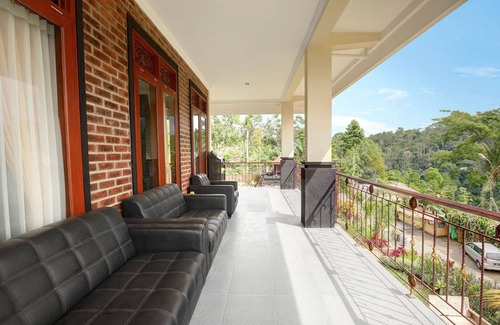Mekarsari House | 500 m² House ∙ 2 bedrooms ∙ 4 guests
