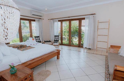 Suraberata Hotel | 700 m² Hotel ∙ 2 bedrooms ∙ 22 guests