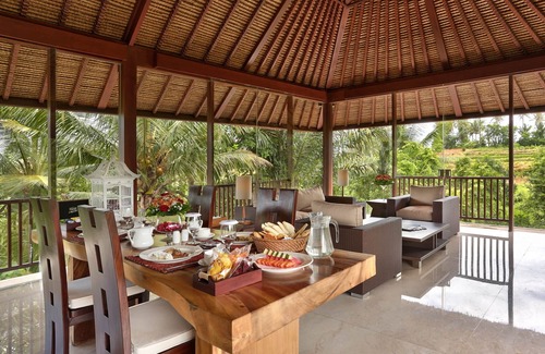 Kemenuh Villa | Beautiful 2BR Villa, 4Min Drive To Tegenungan Waterfall! - W/Swimming Pool!