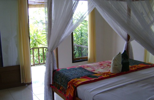 Amed House | Bukit Indah Home Stay