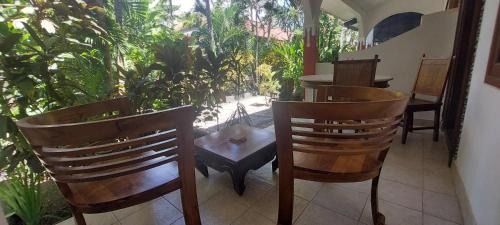 Candi Dasa House | Catra Homestay beachroom 10 B