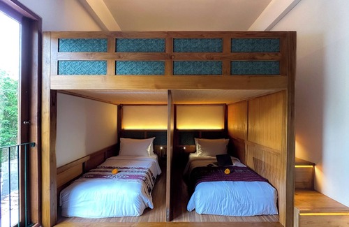 Beraban Hostel | Leafy Riverbank