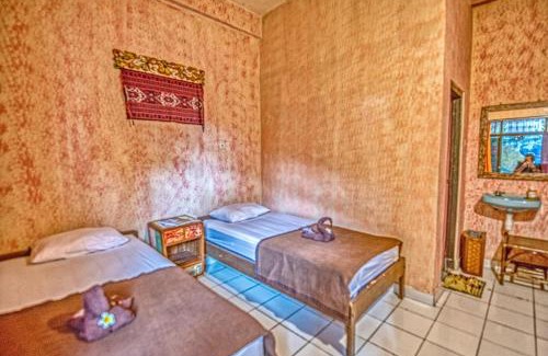 Lovina Bed & Breakfast | Lovina Central Hostel