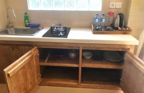 Peliatan Apartment | Studio with kitchen, surrounded by ricefield By iLys Collection