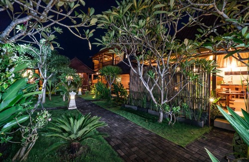Mushroom Bay Villa | The cozy Lembongan garden view
