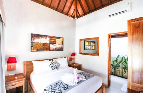 Medahan Bed & Breakfast | Villa Casablanca Surf Keramas