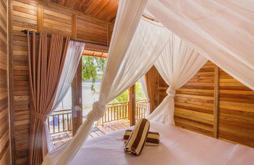 Ceningan Island Resort | Wooden Beach Sunset Cottages