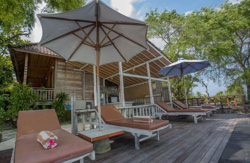 Ceningan Island Resort | Wooden Beach Sunset Cottages