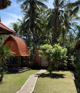 Bondalem House | 5 mins to the Beach with Tropical Garden