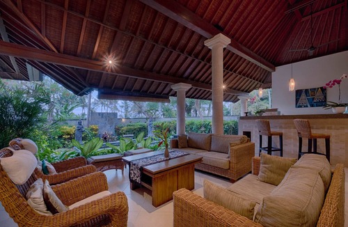 Saba Villa | 5 Minutes Walk to Beach! 4 BR Villa near Saba Beach, Close to Safari Marine Park