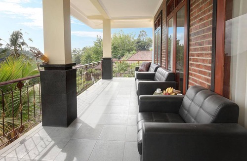 Mekarsari House | 500 m² House ∙ 2 bedrooms ∙ 4 guests