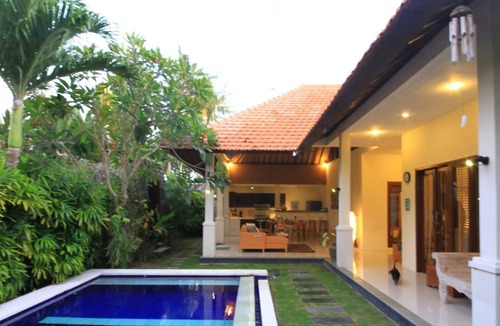 Batubelig Villa | 5Min WALK TO Beach-PRIVATE POOL MAHAYANA 1BR VILLA