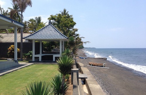 Bukti Villa | Air Sanih Beach Villa 2 Br