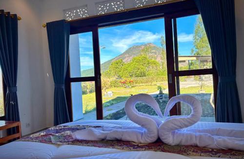 Songan House | Bali Cottages Lake View