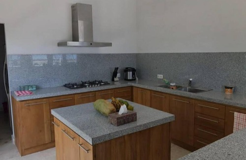 Banjartegehe Villa | Beachfront Private VILLA & POOL