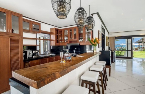 Banjarangkan Villa | Bougain Villa - 5 Bedroom, Oceanfront villa inc. Chef