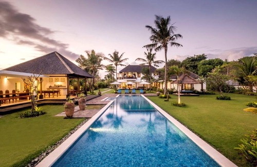 Banjarangkan Villa | Bougain Villa - 5 Bedroom, Oceanfront villa inc. Chef