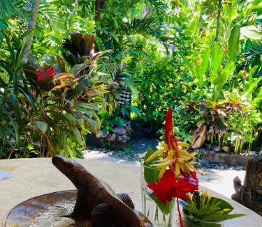 Candi Dasa House | Catra Homestay beachroom 10 B