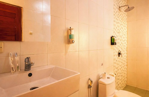 Penida Island Bed & Breakfast | Cave Beach Bungalow