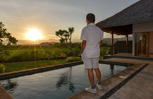 Banjartegehe Villa | Chic villa with 1 bedroom private pool access to beach