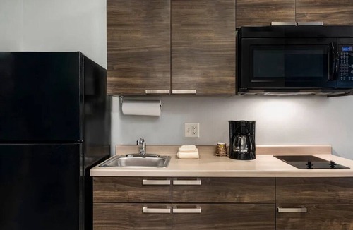 Redding Hotel | Comfortable Redding Stay Close to Parks, Trails & Local Attractions