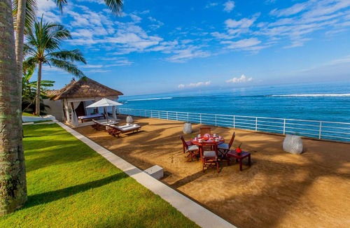 Manggis Villa | Contemporary-Colonial Style 3BR Villa W/Ocean View, Candidasa! Stunning View!