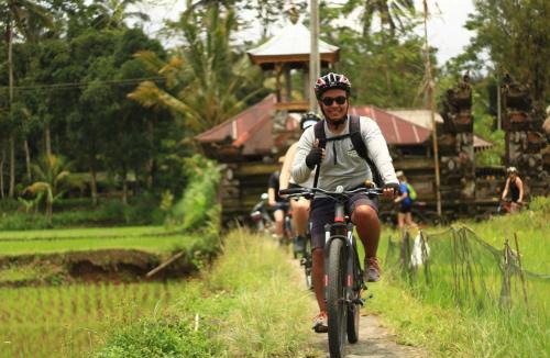 Tampaksiring Boat Rental | Downhill Cycling Ubud with Volcano, Jungle, Rice Terrace with meals
