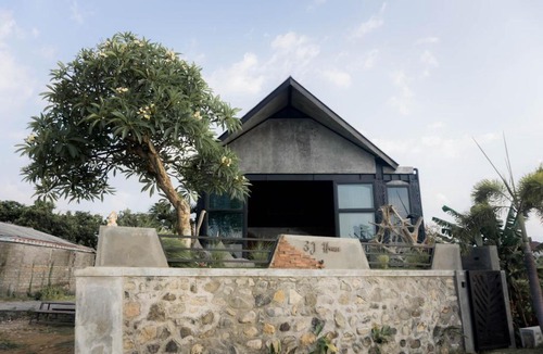 Banyuasri Villa | EJ House